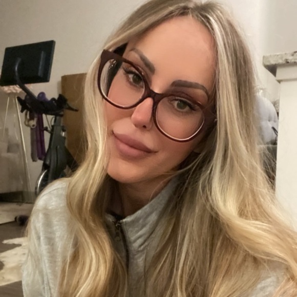 Meet your Posher, Ash! - Picture 2 of 2